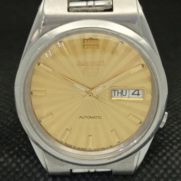 Vintage 1973 Seiko Automatic Mens Silver Watch W/daydate & Gold accents - Picture 4 of 8